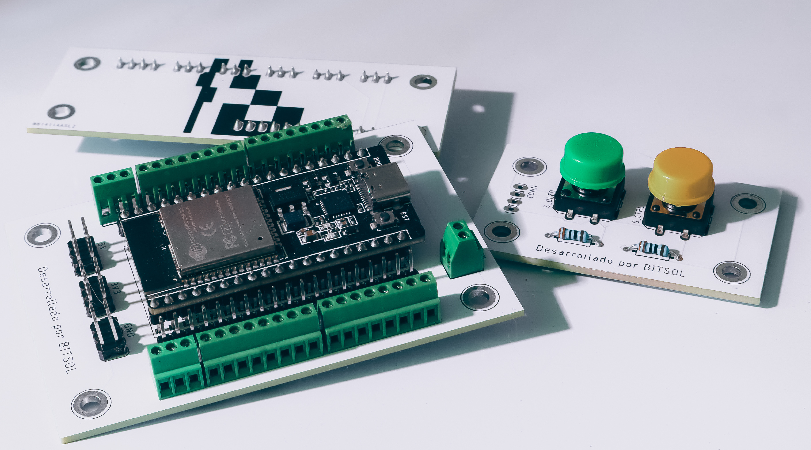 Modular system to connect different combinations of sensors to the platform